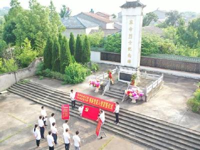中铁五局347国道项目党支部举行预备党员入党宣誓仪式