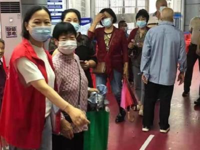 为爱相守 “疫路有你” ——“红马甲”志愿者的一天