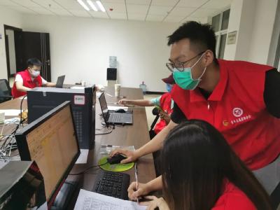 与病毒赛跑的“疫”线大学生志愿者 