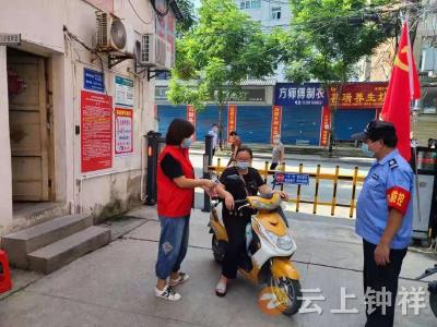 万丹：当好小区防疫安全“守门员”