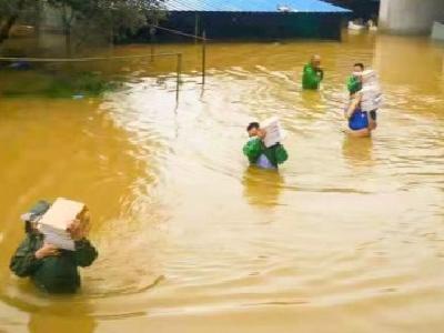 防汛防疫勇担当，风雨同舟克时艰