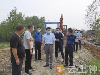 杨孟富督导检查各地防汛备汛工作落实情况