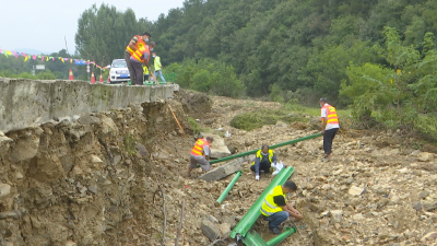 钟祥市畅达公路养护有限责任公司积极抢修水毁路段