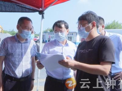 杨孟富在冷水 石牌督导检查疫情防控工作