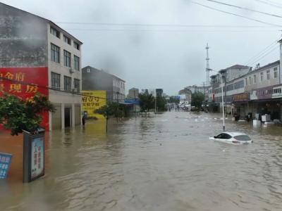 湖北钟祥遭暴雨袭击  5000余人紧急避险转移