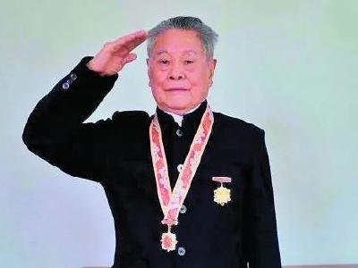 感动！钟祥这位“张富清式”的老英雄——严传梅：深藏功名60余年，毕生积蓄交给党！