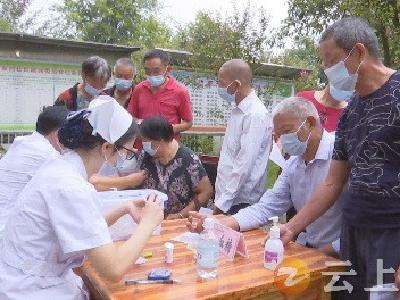 钟祥市人民医院走进南湖新区开展义诊活动