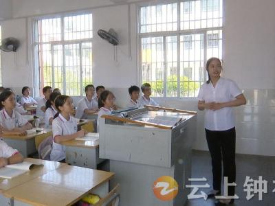 黄姗姗：心守一抹暖阳 静待一树花开