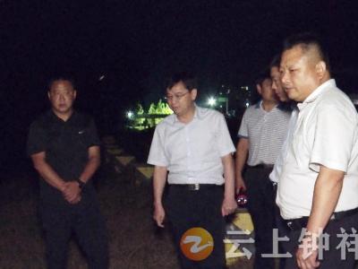 杨孟富夜查皇庄大堤防汛工作