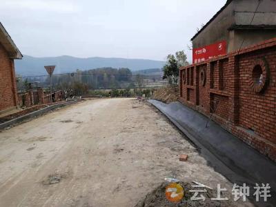东桥镇黄集村：网格员积极消除道路安全隐患