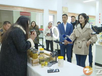 湖北广电“民意快车通两会”系列直播走进钟祥