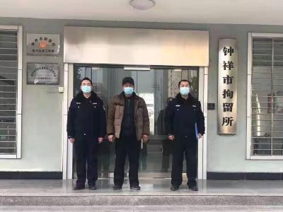 男子用高仿贴纸变造车牌得不偿失