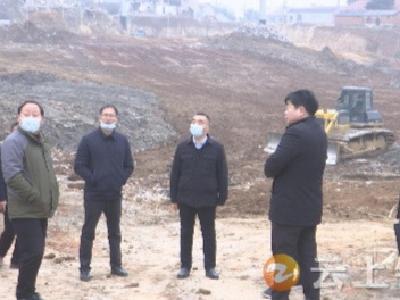 白海峰、李辉召开钟祥二中搬迁和实验中学改扩建项目现场调度会