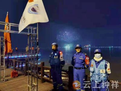 钟祥市：元宵节焰火晚会上，近40名红十字志愿者护航群众生命安全