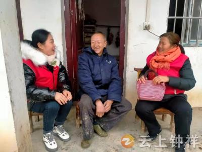【扶贫帮困志愿服务】天寒人心暖！钟祥市张集镇黑王寨村干部雪后慰问独居老人