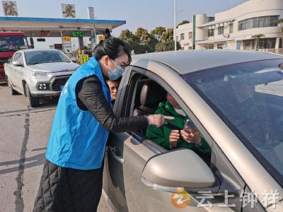 磷矿镇：严把高速路口 守好防疫一线