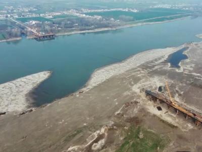 钟祥汉江铁路特大桥主桥主墩首桩顺利完成灌注