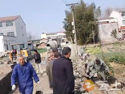 石牌镇曾台村：不等不靠  齐心修好便民桥