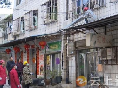 钟祥市依法拆除阳春台片区违章建筑及附属设施