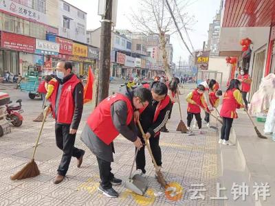 新堤小学党员、少先队共同“学习雷锋好榜样”