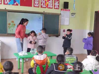 莫愁小学幼儿园:“过关”评比促“新秀”成长