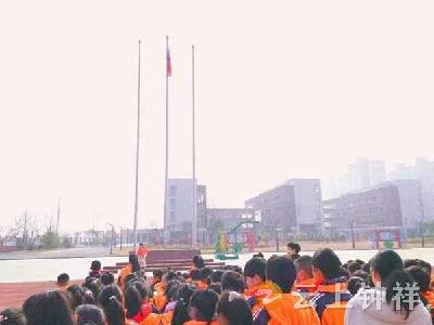 龙山实验学校：践行雷锋精神 争做乐善少年