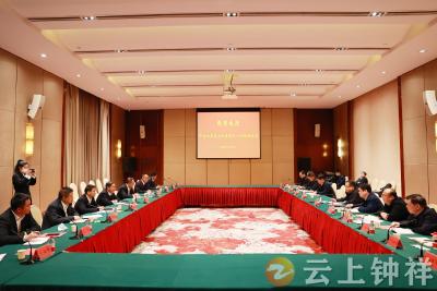 中建四局党委书记、董事长易文权来钟祥考察投资环境