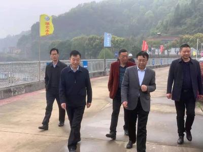 王小庆到温峡水库调研河湖长制工作