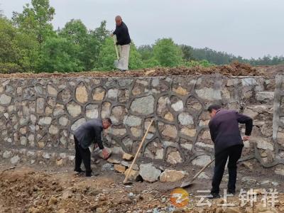 助农保收，钟祥市张集镇竹林岗村整修堰塘蓄水