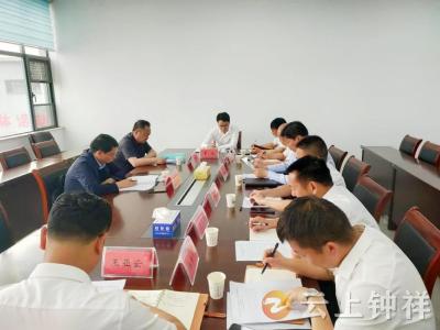 长滩镇召开“破除‘官本位’、发展大突围”大讨论专题组织生活会