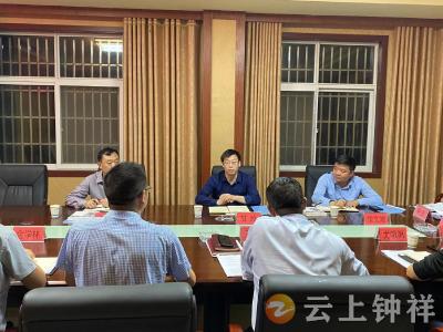 甘玲指导冷水镇“破除‘官本位’、发展大突围”大讨论专题组织生活会