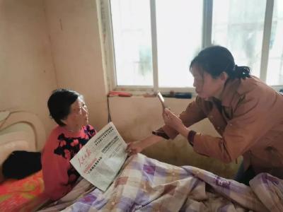 高龄津贴申请忙，格格服务暖人心