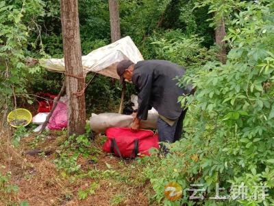 流浪汉无家可归 网管员暖心救助