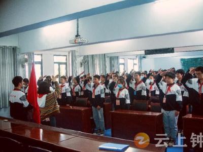 青春逐梦 扬帆启航——钟祥八中举行少先队员离队仪式