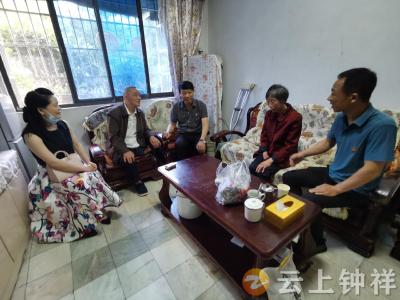 钟祥人社局党员干部下基层为老工伤职工送温暖
