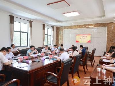 周军主持召开2022年市委编委会第三次会议