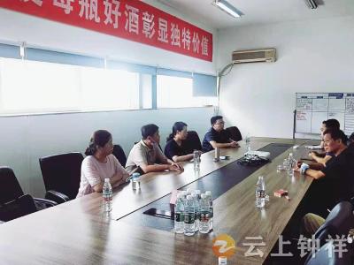 张淑带领罗汉寺种畜场专班赴四川招商