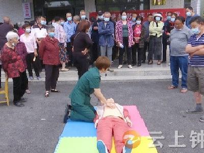 钟祥市紧急医疗救援中心在南湖新区普及急救知识