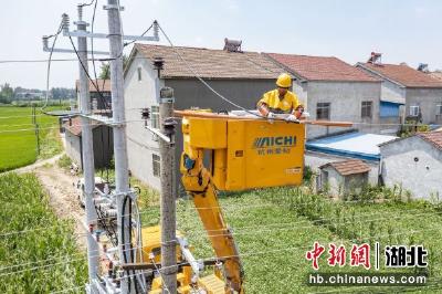 战酷暑、保供电 不惧“烤”验送清凉 