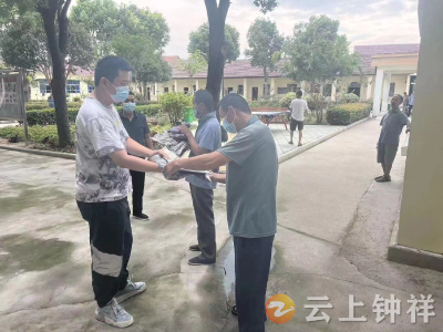 夏季送清凉 关爱在身边