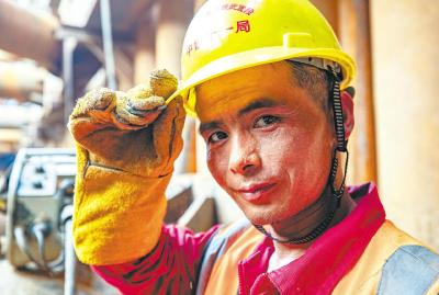 高铁建设者战高温