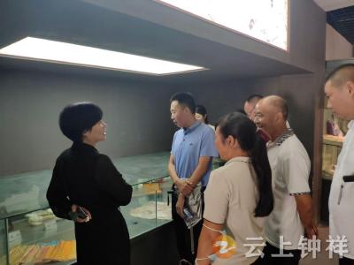 双河镇前往四川省宜宾市考察种桑养蚕产业