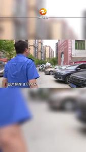 乱挂横幅广告 城管喊你来清理啦