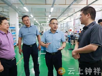 周军强调 精准助企纾困解难 助力钟祥实现“四个”百强