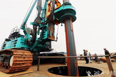 沿江高铁钟祥汉江铁路特大桥主墩进入主体施工