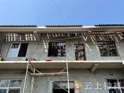 洋梓镇：大火无情毁房屋 “格格”有爱伸援手