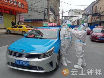 疫情防控一线的“摆渡人”