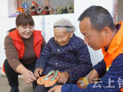 网格员暖心服务  守护百岁老人幸福晚年