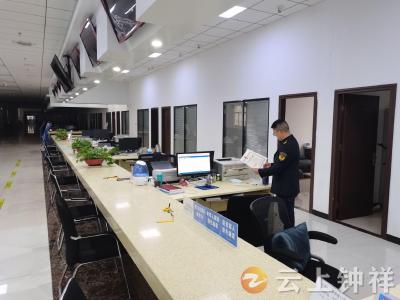 钟祥市市场监管局 春节“不打烊” 服务“不缺位”