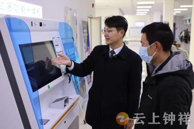 钟祥：首台社保卡自助制卡机上线 办理社保卡只需两分钟